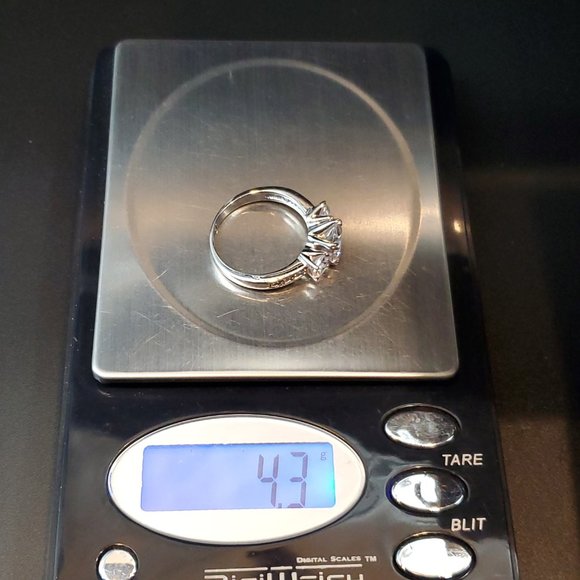 Size 8.25 925 Sterling Silver Beautiful Clear CZ Gemstone Ring - Picture 8 of 8